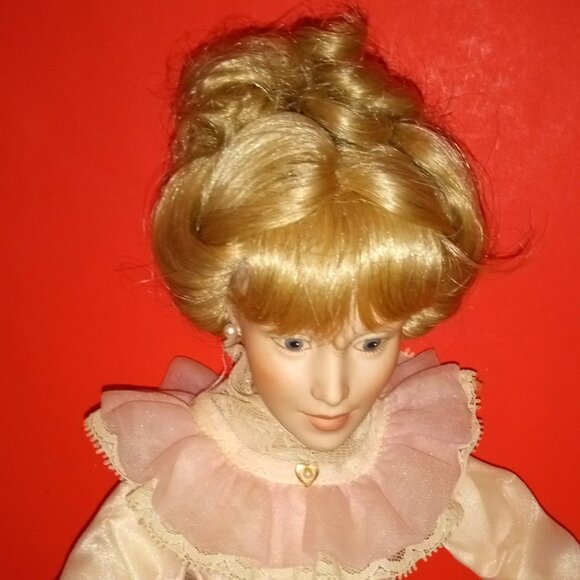 DANBURY MINT PORCELAIN MOTHER & DAUGHTER DOLLS CALLED " A MOTHER' LOVING TOUCH" - Picture 7 of 16